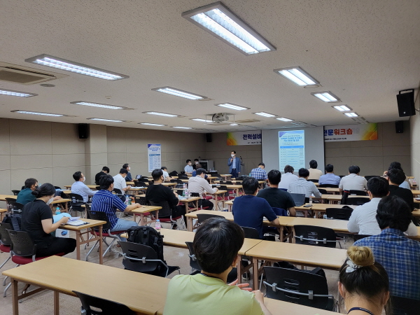 한국전력 전력연구원이 최근 개최한 '전력설비 자산관리·재제조 기술 전문워크숍' 모습