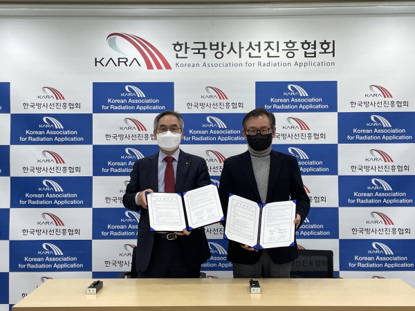 (왼쪽) 한국방사선진흥협회 정경일 회장, (오른쪽) 테크밸리 김한석 대표이사