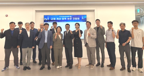 충전기만 늘려선 전기차 시대 못 연다...'지속 가능한 충전산업' 위한 규... - 뉴스 썸네일 이미지